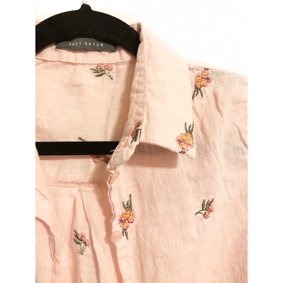 Blouse w Floral Embroidery - Picture 2 of 2